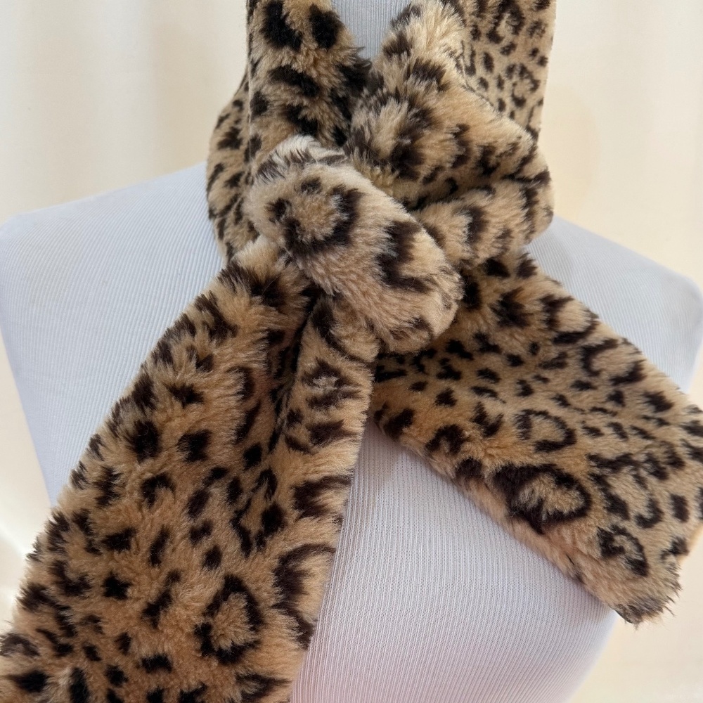 Faux Fur Collar Scarf. Vintage Hollywood Glamour. Chic, yet Cruelty Free